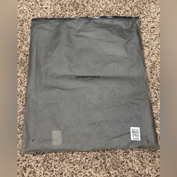 Essentials Fear Of God Oversized CrewNeck Relaxed Fit Sweatshirt Size Large - Picture 11 of 11